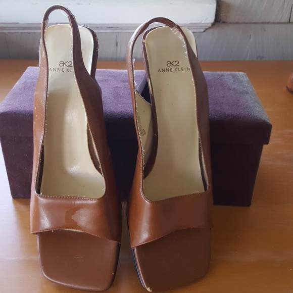 Shoes - Picture 6 of 7